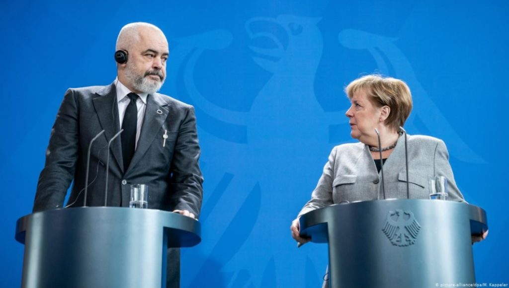 Merkel: Do të punojmë me forcë për çeljen e negociatave në mars