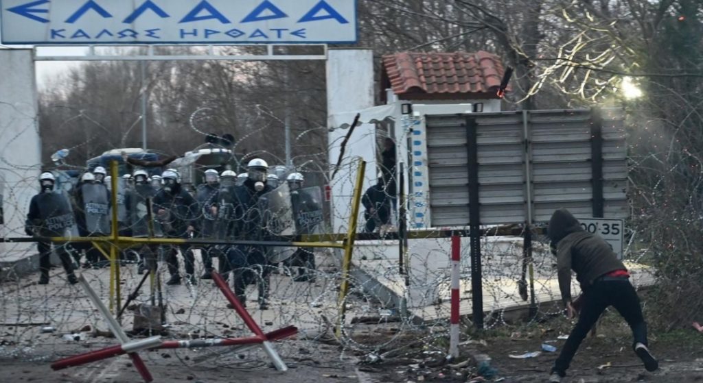 Kriza e refugjatëve, përshkallëzohet   situata në Greqi