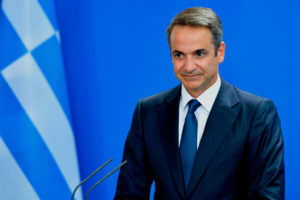 Mitsotakis shpall paketën e re ekonomike në Greqi: Rritje pagash, ulje taksash dhe mbështetje për familjet