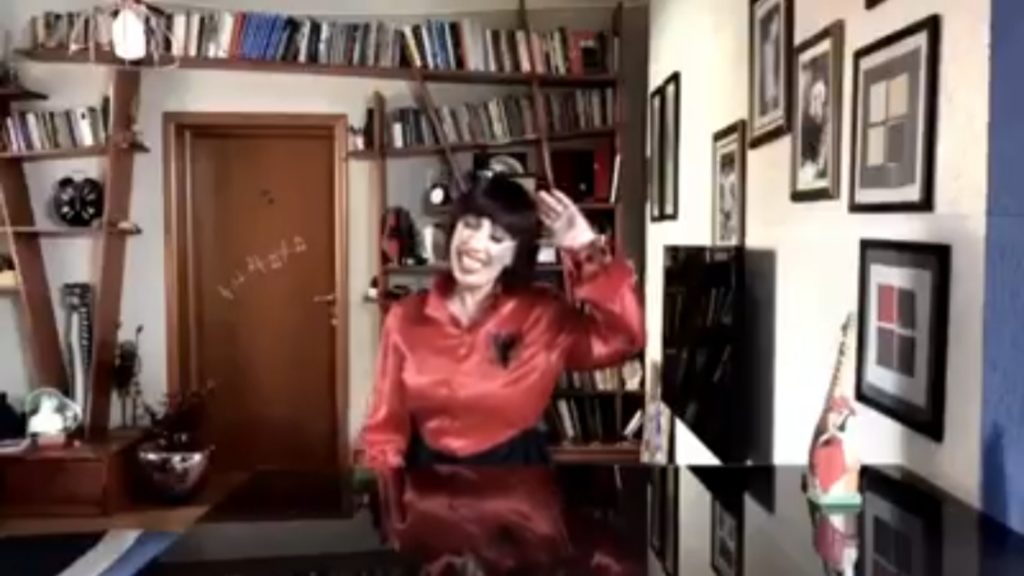 Video/ 7 artistë nga bota performojnë nga karantina ‘Bella Ciao’, mes tyre edhe këngëtarja shqiptare, Irma Libohova