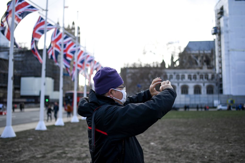 Rikthimi në normalitet, Britania e Madhe do të rihapë me kujdes ekonominë