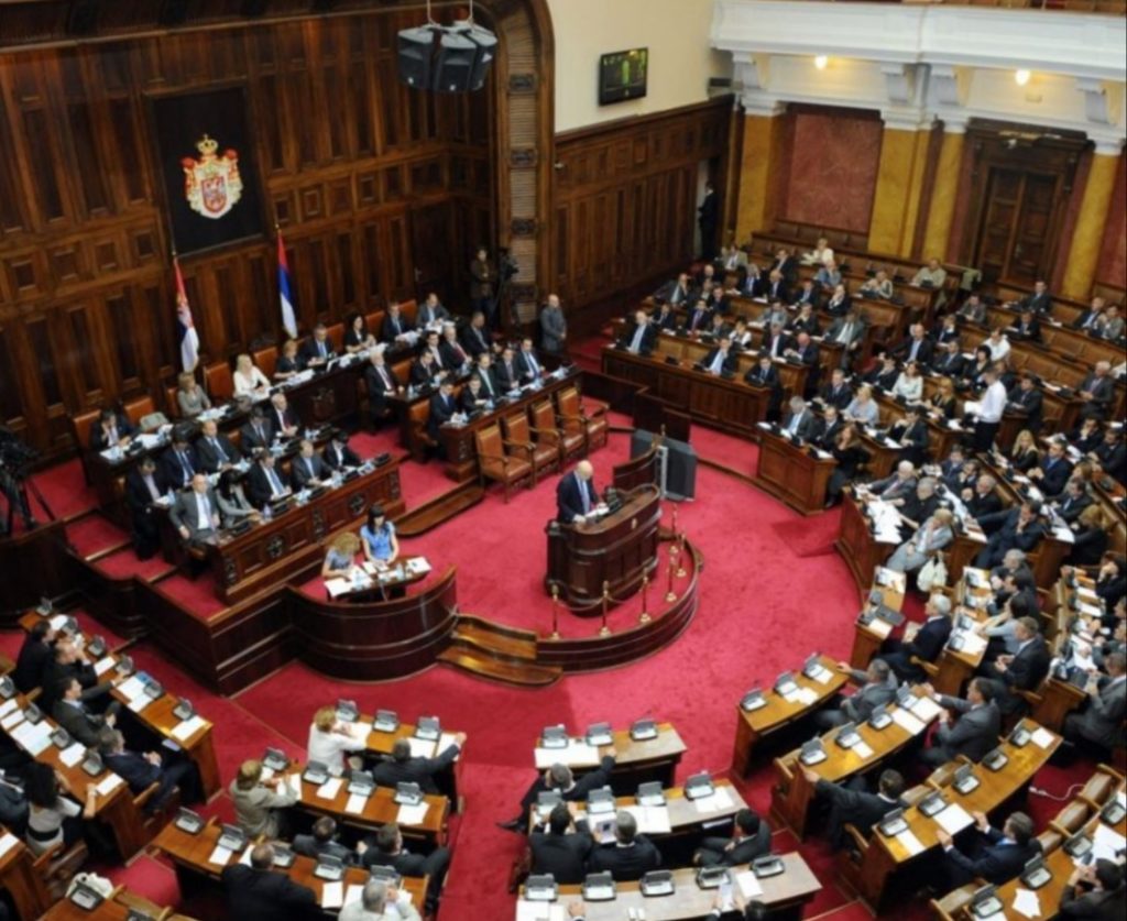 Koronavirusi, Kuvendi i Serbisë voton heqjen e gjendjes së jashtëzakonshme
