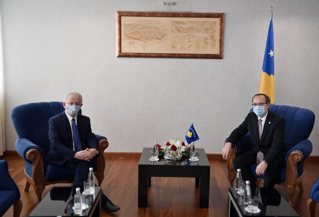 Kosovë, Skender Hyseni emërohet koordinator për dialogun me Serbinë