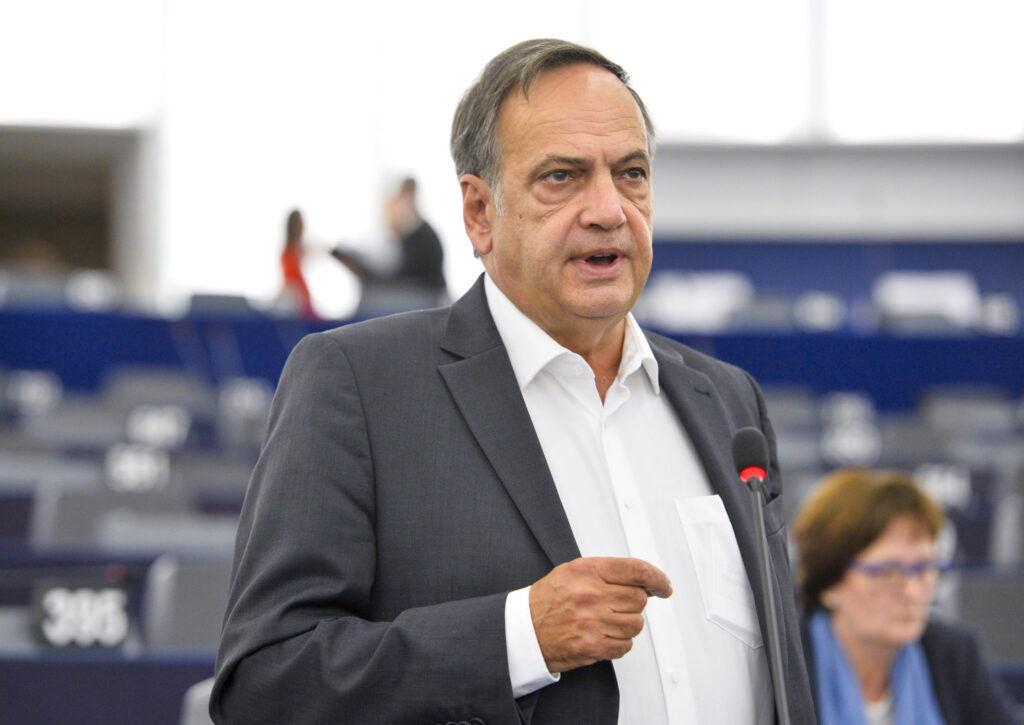 Fleckenstein: Shqipëria në rrugën e duhur drejt integrimit, BE të mbajë fjalën