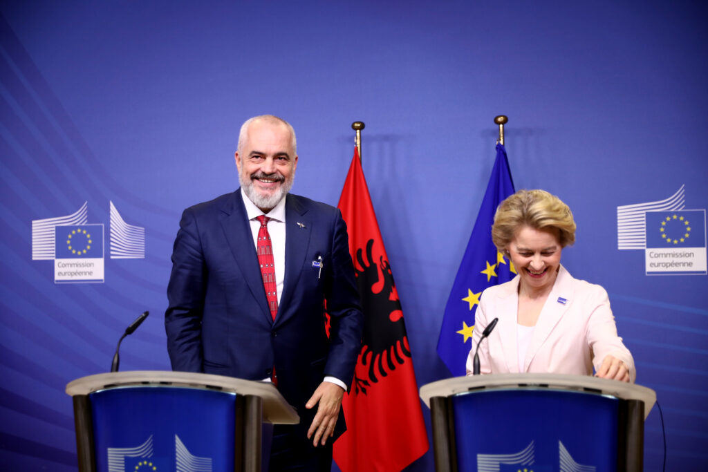 Integrimi i Shqipërisë në BE/ Von der Leyen bisedë telefonike me Ramën