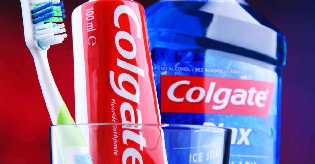 Testet laboratorike të Colgate tregojnë se pasta e dhëmbëve dhe larja e gojës inaktivizojnë 99.9% të virusit që shkakton COVID-19