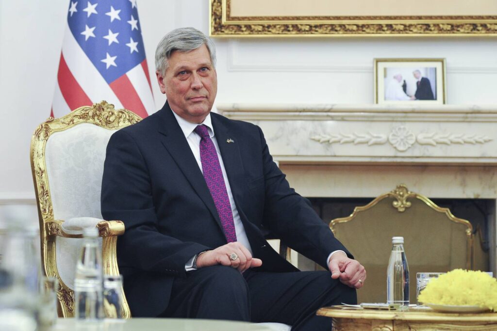 Ambasadori i SHBA në Prishtinë thirrje qytetarëve: Votoni masivisht! E ardhmja e Kosovës në duart tuaja