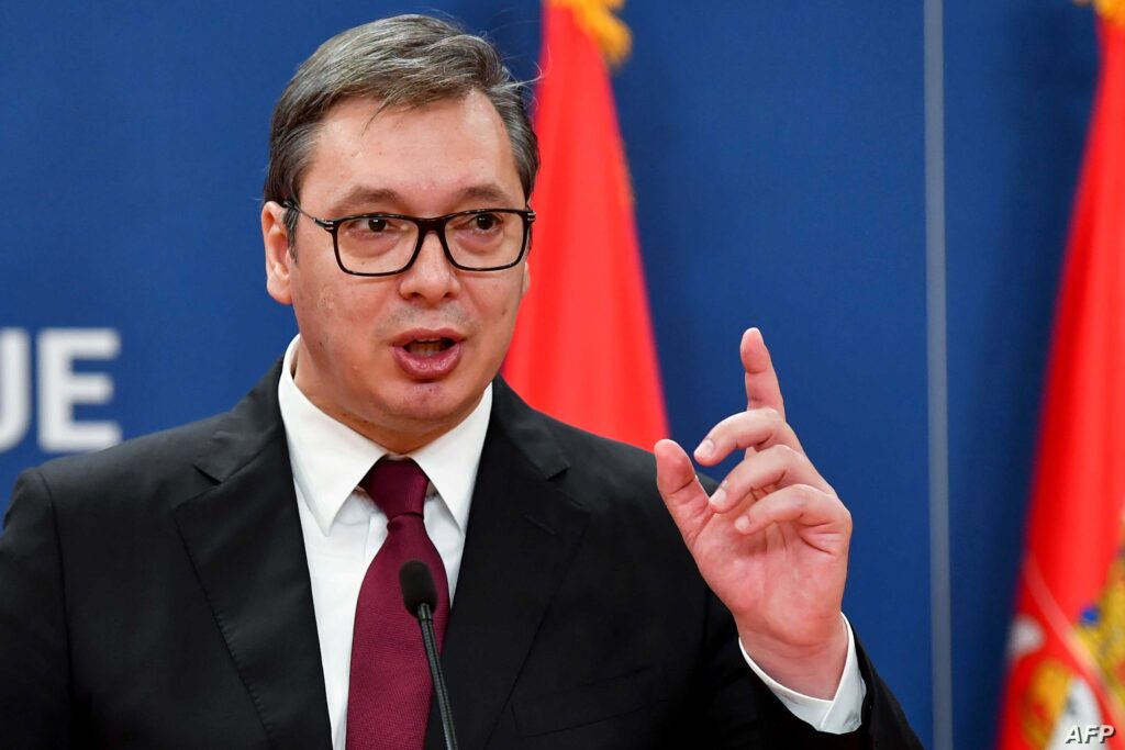 Vuçiç i shkruan NATO-s: KFOR-i të mos largohet nga ura e Ibrit