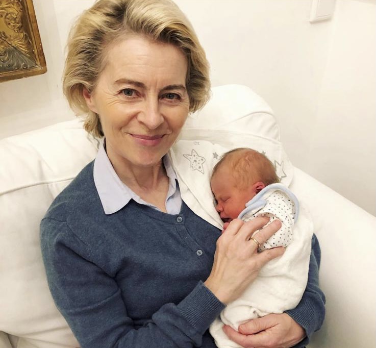 Foto/ Presidentja e Komisionit Europian, Von der Leyen bëhet gjyshe