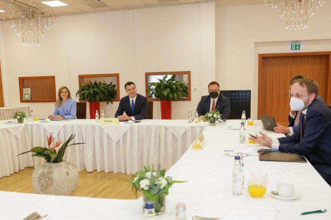 ‘Do bëjmë gjithçka për integrimin e vendit’/ Basha takon tre ministrat e Jashtëm të BE-së