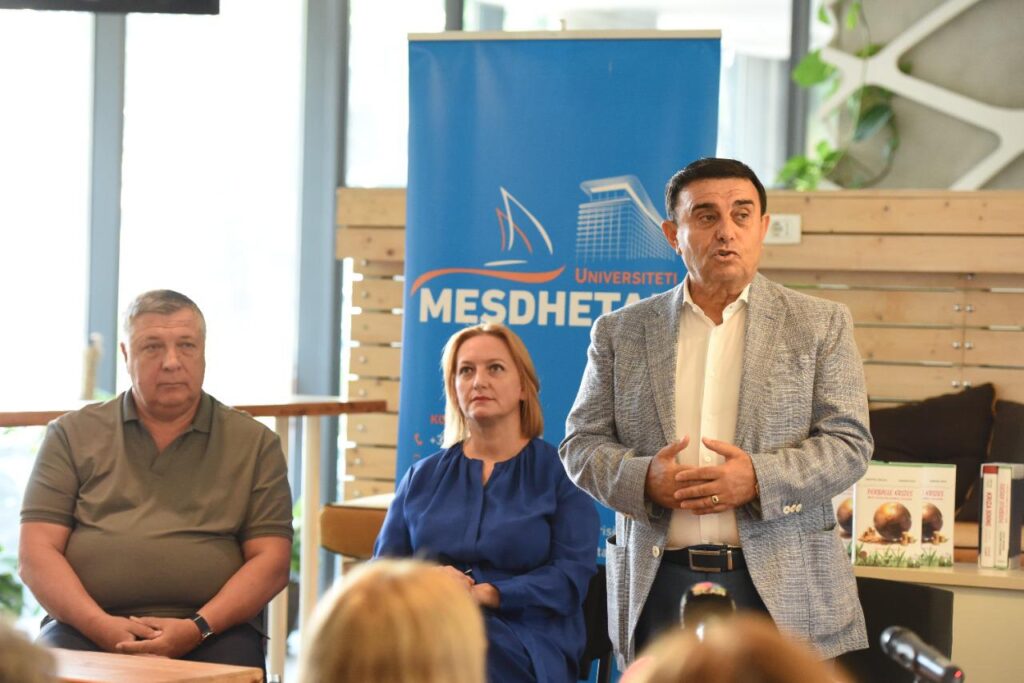 Pandemia/ Dy ekonomistët e njohur, Angjeli dhe Civici promovojnë librin “Përballë krizës, sfidat e teorisë dhe politikave ekonomike”