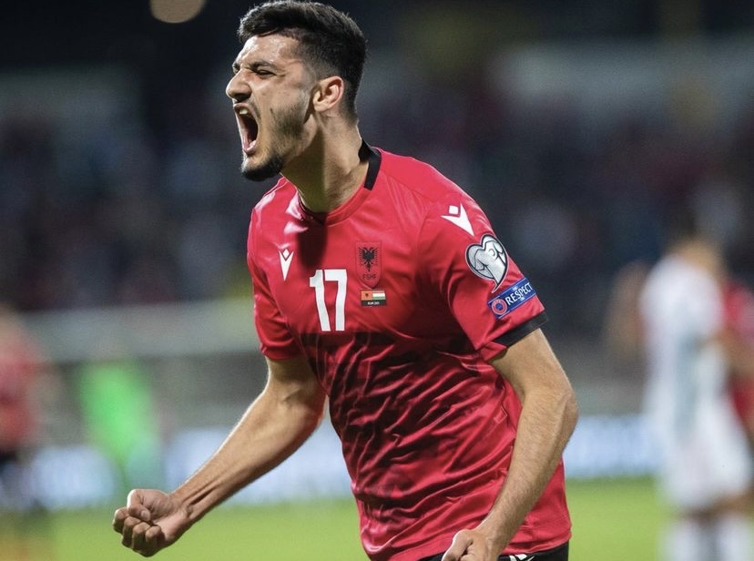 Armando Broja nuk fal, luan titullar dhe shënon golin e parë në Premierligë