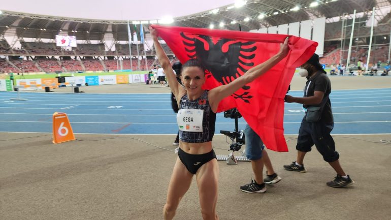 Luiza Gega shkruan historinë në Mynih, shpallet kampione e Europës dhe vendos rekord kontinental