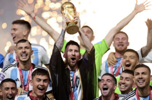 Messi pritet t’i dorëzojë “Topin e Artë” fituesit të ri