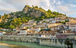 Turizmi transformon jugun e Shqipërisë, Banka Botërore: Bizneset janë dyfishuar
