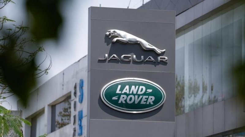 Lufta me Donald Trump, Land Rover ndalon dërgesat në SHBA