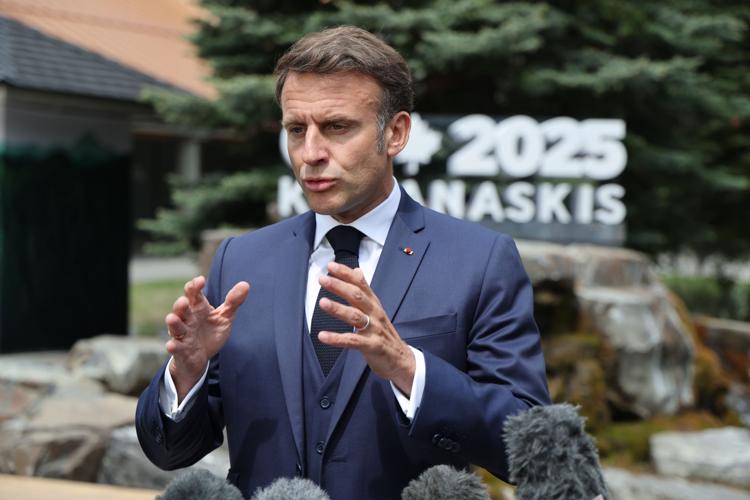 Macron paralajmëron se ndryshimi i dhunshëm i regjimit në Iran do të shkaktonte ‘kaos’