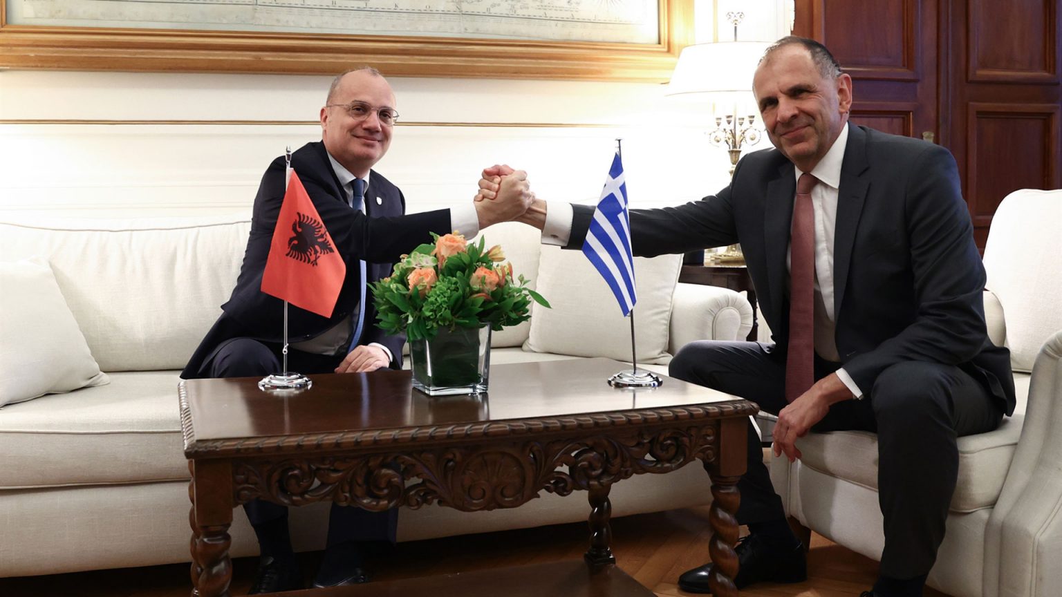 Hasani për ”Kathimerini”: Të thellojmë bashkëpunimin bazuar në interesat strategjike