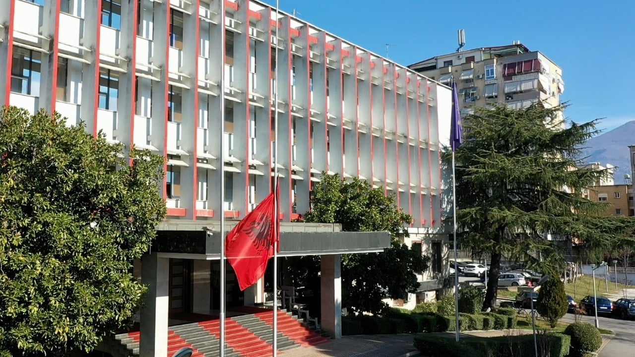 Situata e tensionuar në Lindjen e Mesme, Ministria e Jashtme thirrje shqiptarëve: Tregoni kujdes, qëndroni në kontakt me përfaqësitë tona diplomatike