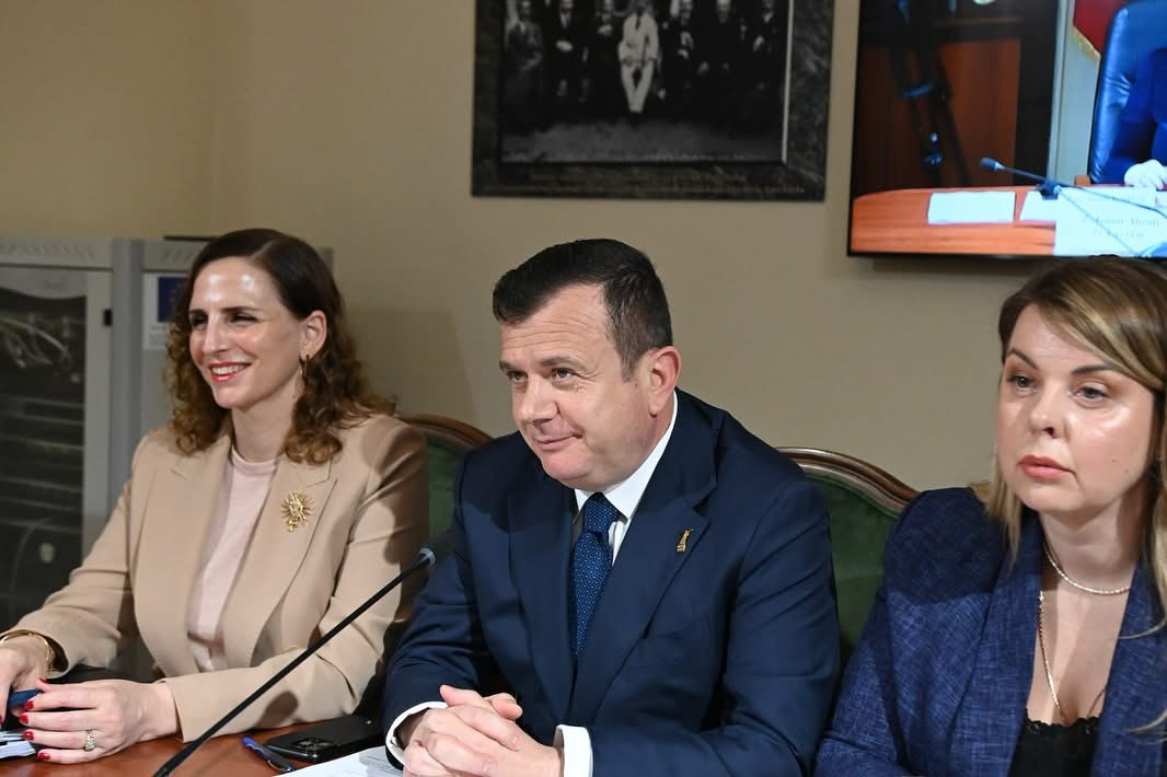 Balla-Tabakut: Pranoni humbjen! Ai që ju kryeson tani është në SPAK, deputetja e PD: Patjetër