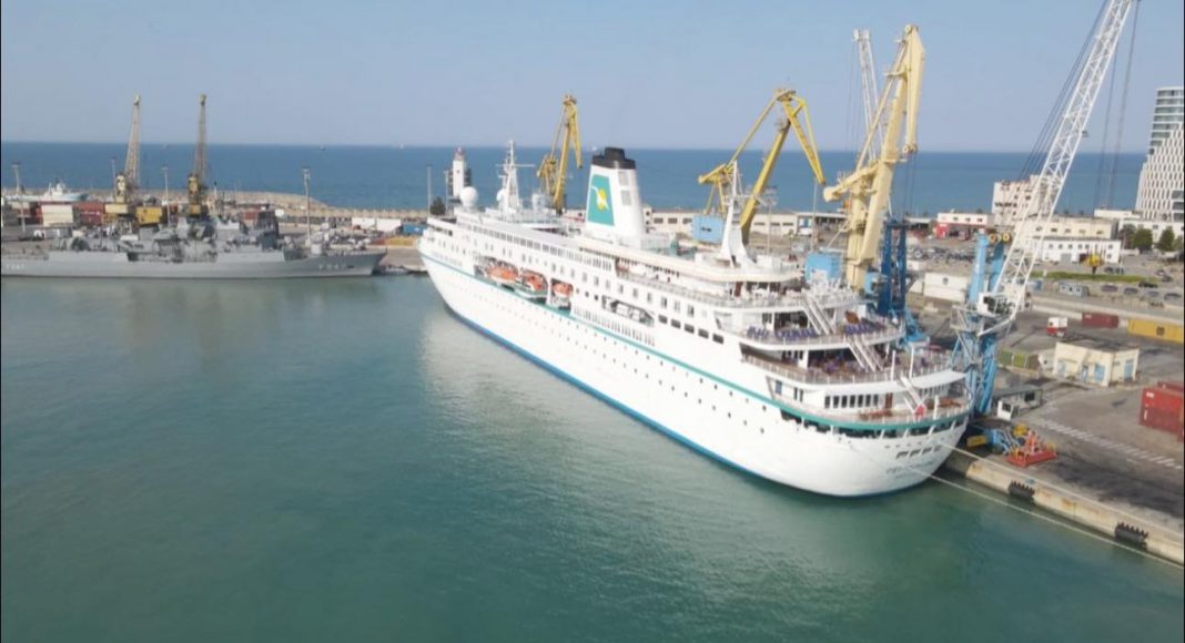 Rama: 463 turistë gjermanë mbërrijnë me kroçerën “MV Deutschland” në Durrës
