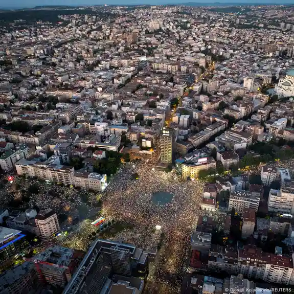 Demonstrata, dhunë dhe të arrestuar në Beograd