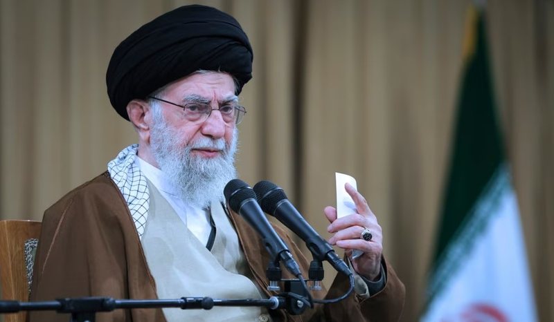 Irani kundërshton kërkesën e SHBA për marrëveshjen bërthamore, Khameni sulmon Trump