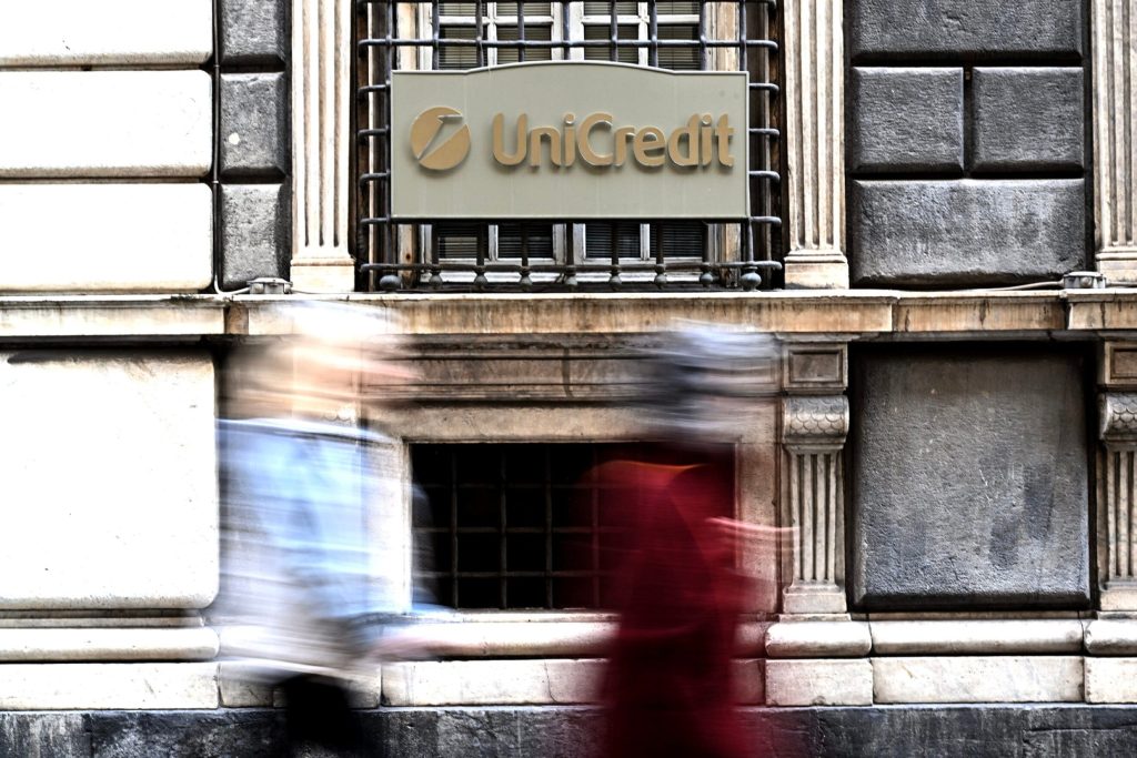 Dy vizione të financave evropiane përplasen në takimin e bankave elitare italiane