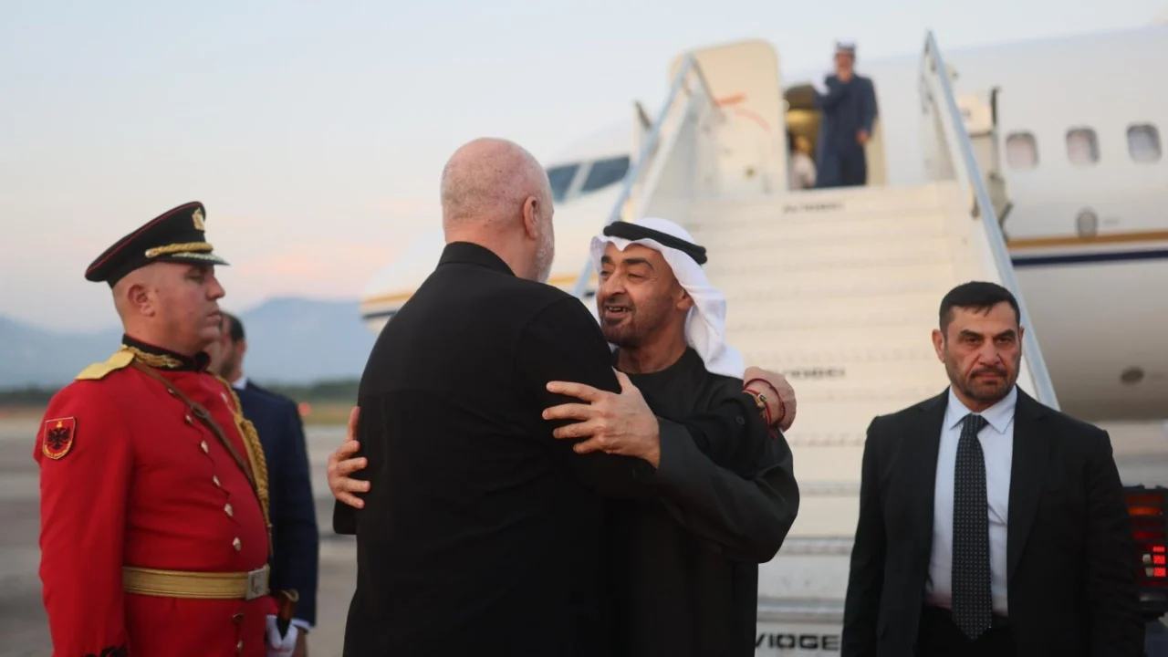 “Mik i shtrenjtë i shqiptarëve”, Rama pret në Rinas Presidentin e Emirateve të Bashkuara, Sheikh Muhammed Bin Zayed