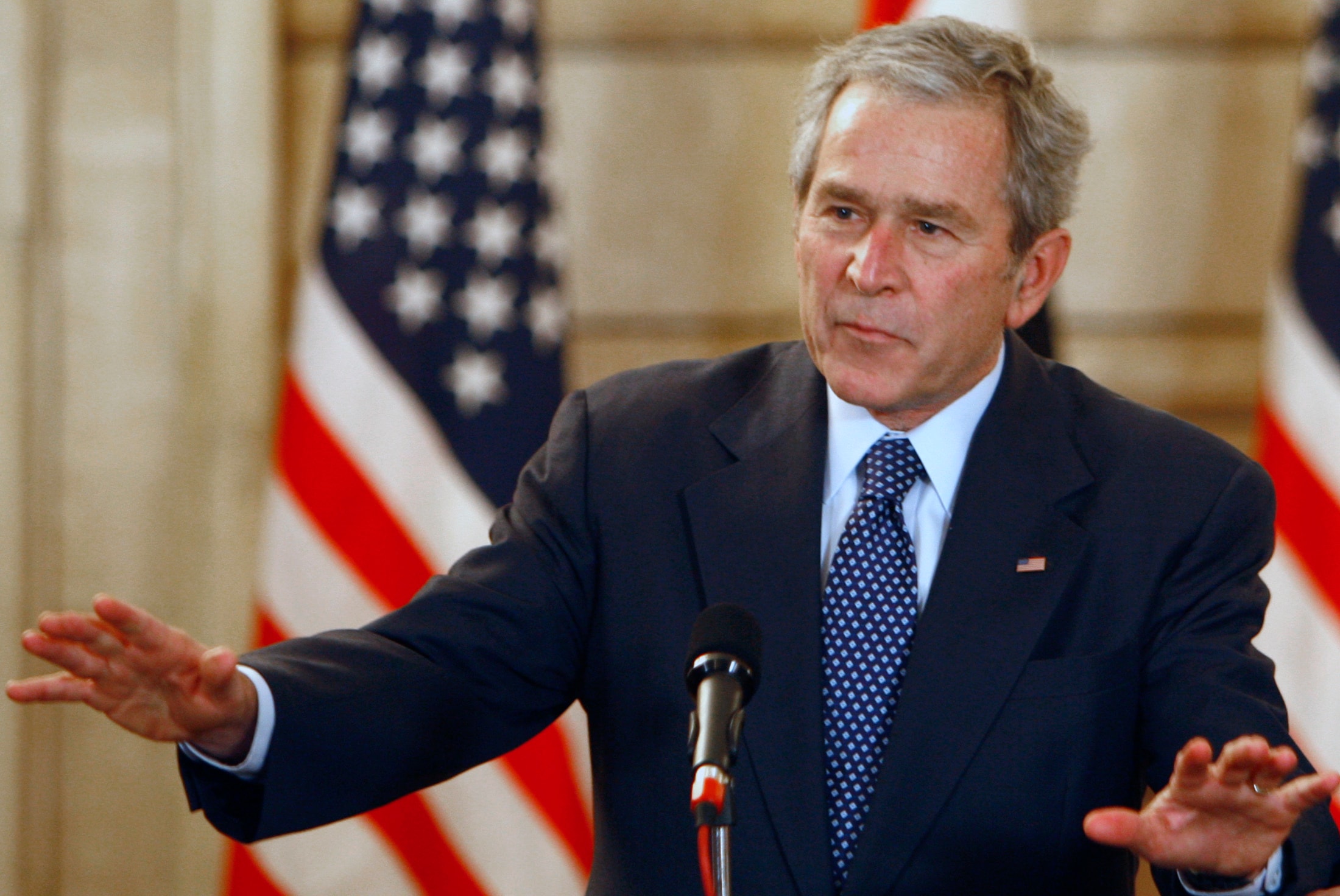Miku i madh i shqiptarëve George Bush feston 79-vjetorin e lindjes