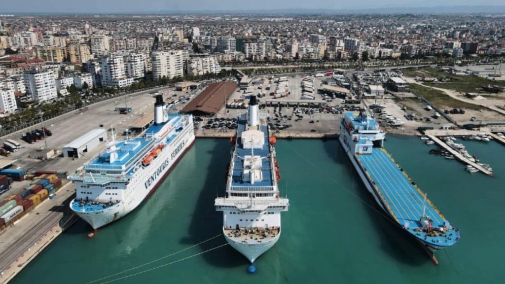 Fluks hyrjesh në portin e Durrësit, mbi 24 mijë pasagjerë në vetëm tre ditë
