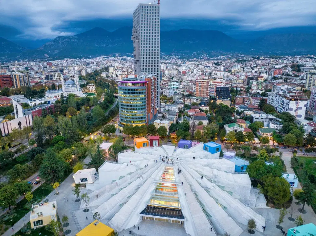 “Forbes”: Tirana shpallet qyteti më ekonomik i Evropës për t’u vizituar në shtator
