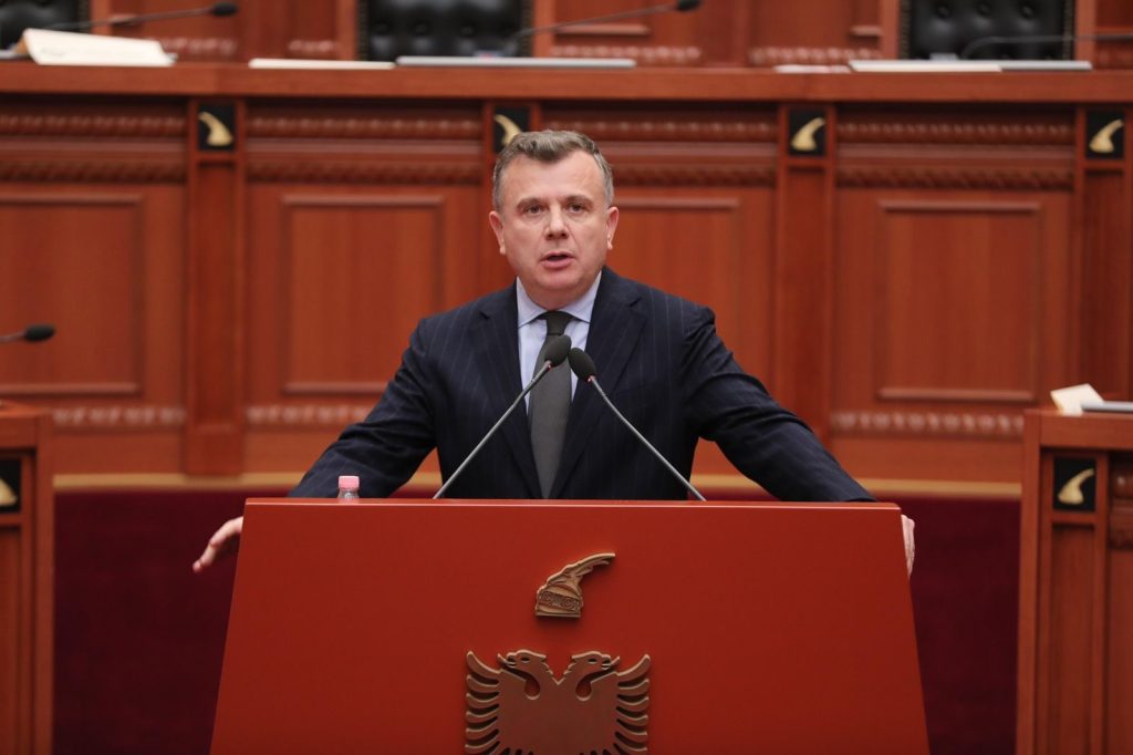 Parkimi dyfish dhe shpifja, Balla: Njerëzit jetojnë edhe pa to, jeta nuk kthehet mbrapsht