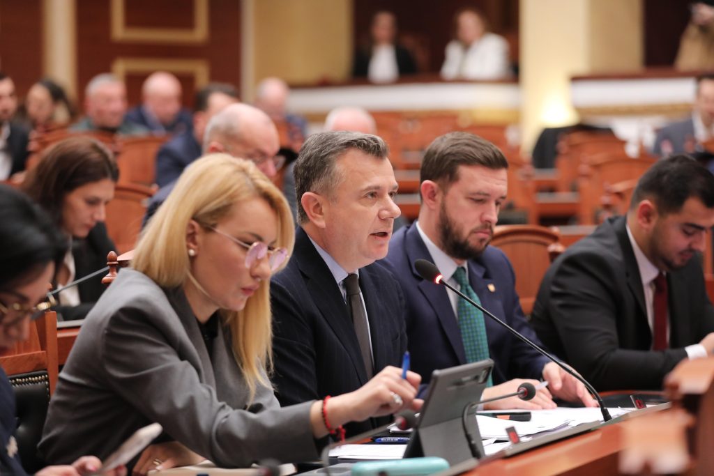 PS kërkoi heqjen e 4 pr.ligjeve nga kalendari, miratohet ndryshimi i rendit të ditës