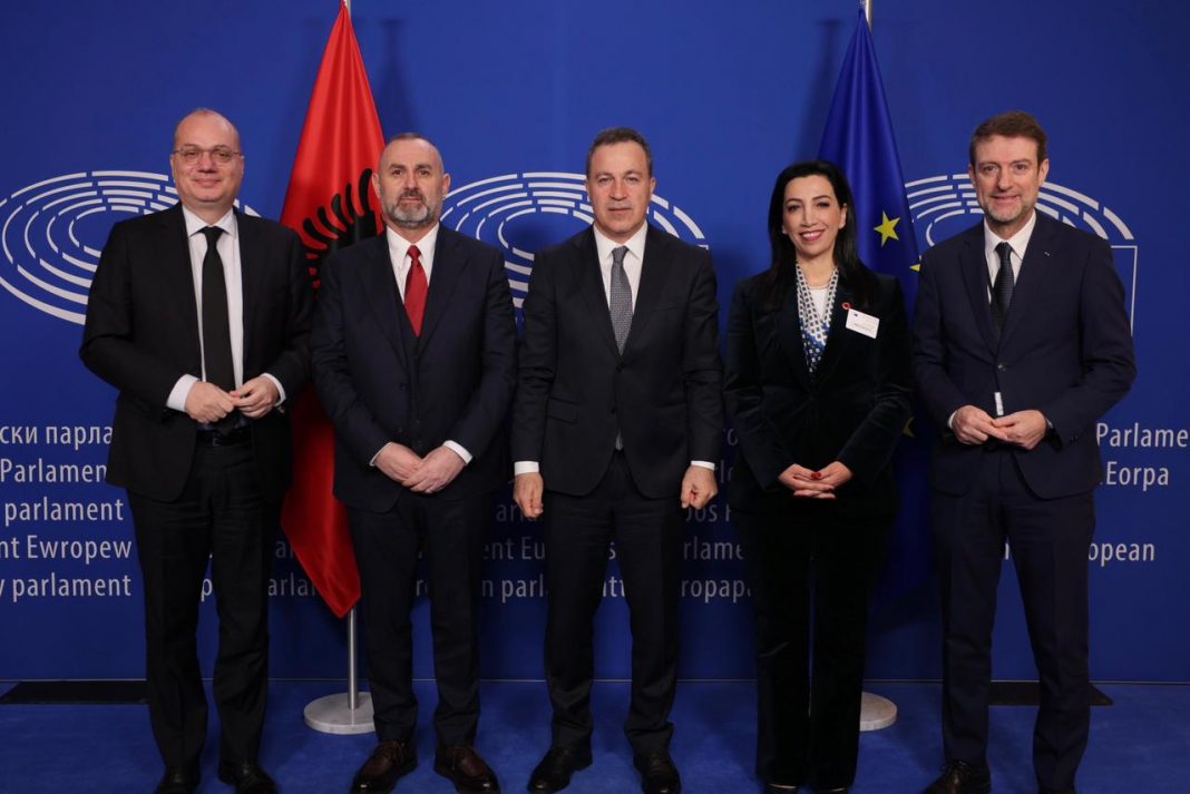 Peleshi takon Presidenten e PE-së: Integrimi në BE, proces transformues i institucioneve shqiptare