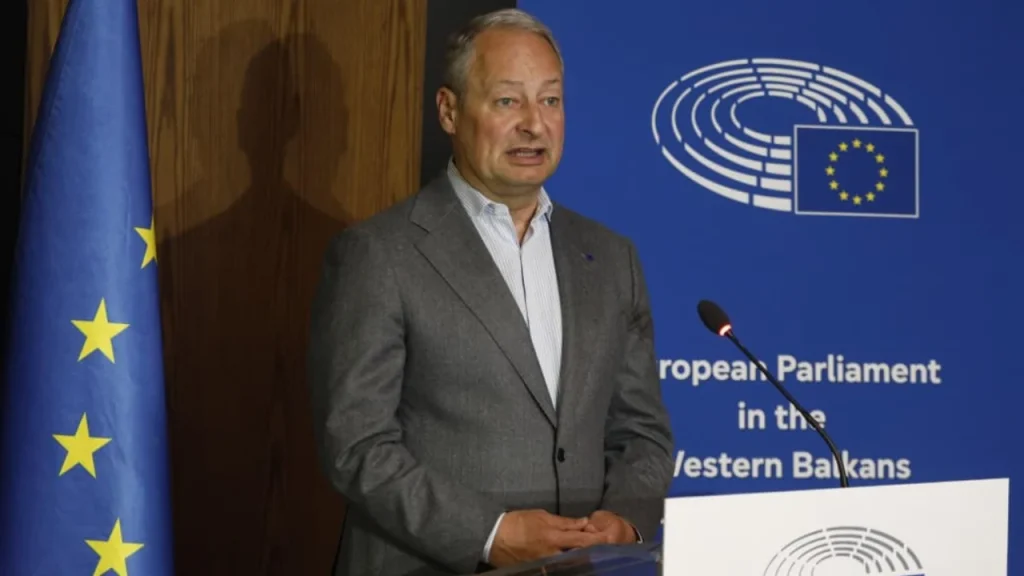 Schieder: Kultura politike në Shqipëri duhet të bëjë hap përpara, jo me molotov por me argumente