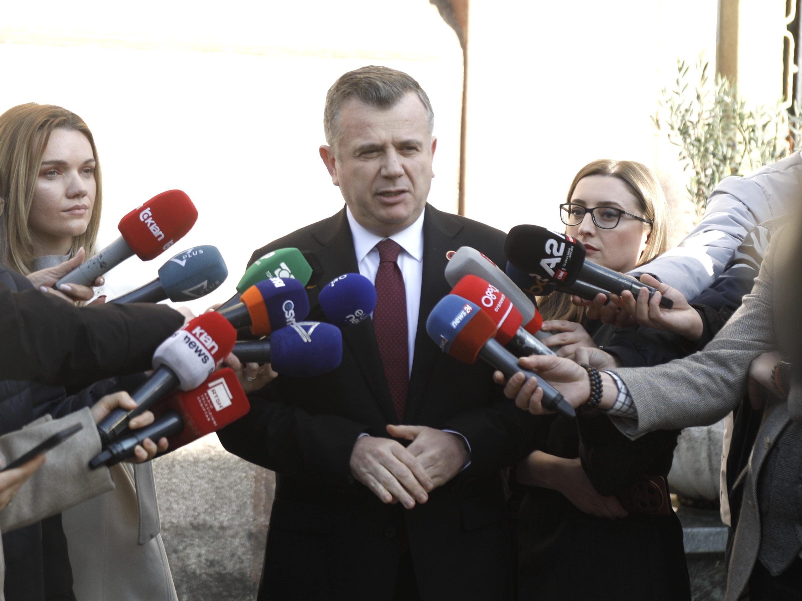 Përfundon mbledhja e Këshillit të Mandateve/ Balla: Nuk ka një vendim, në Kuvend me dy raporte