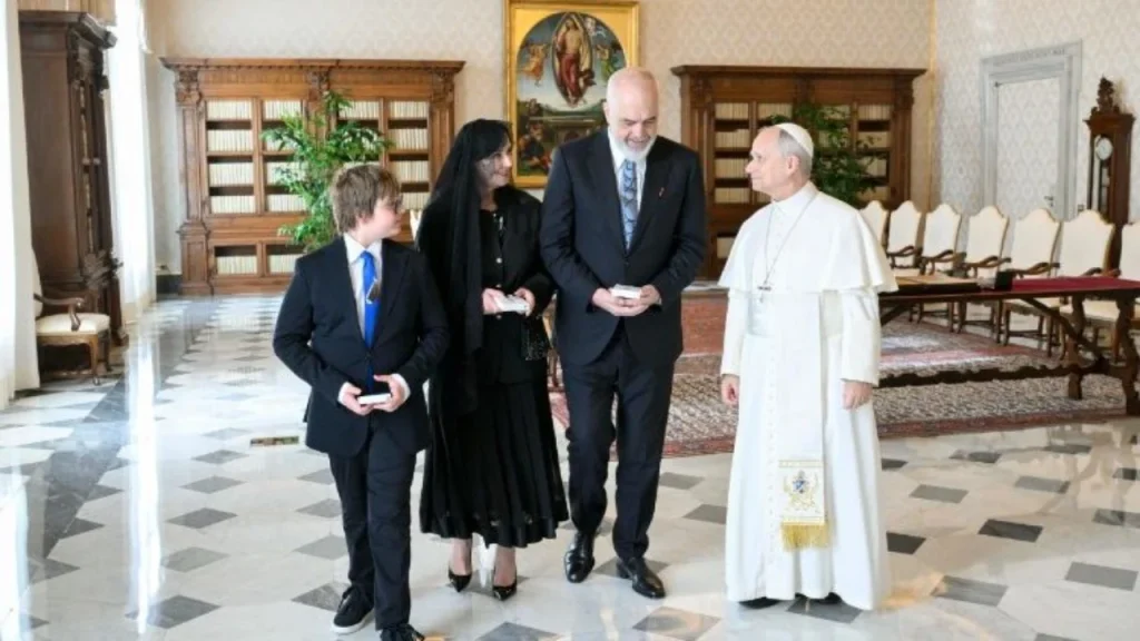 Vizita zyrtare në Vatikan, kryeministri Rama pritet nga Papa Leoni XIV në Pallatin Apostolik