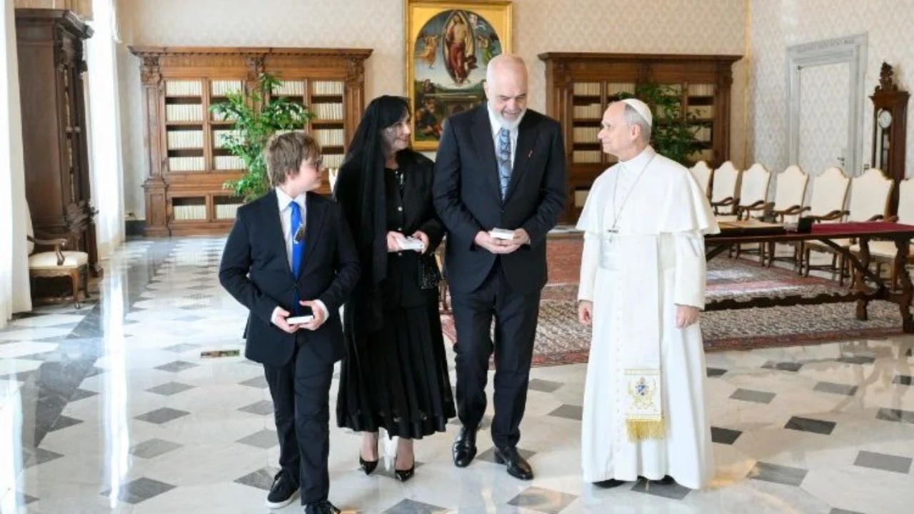 Vizita zyrtare në Vatikan, kryeministri Rama pritet nga Papa Leoni XIV në Pallatin Apostolik