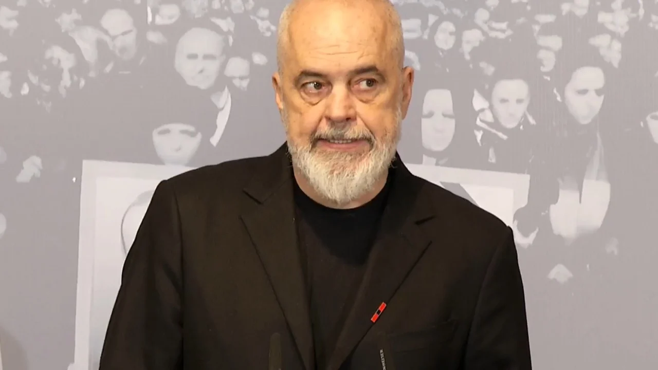 Protesta e opozitës përpara Kryeministrisë dhe Kuvendit, reagon Rama: Kur mortja e shtyn qenërinë tek dera e xhamisë…