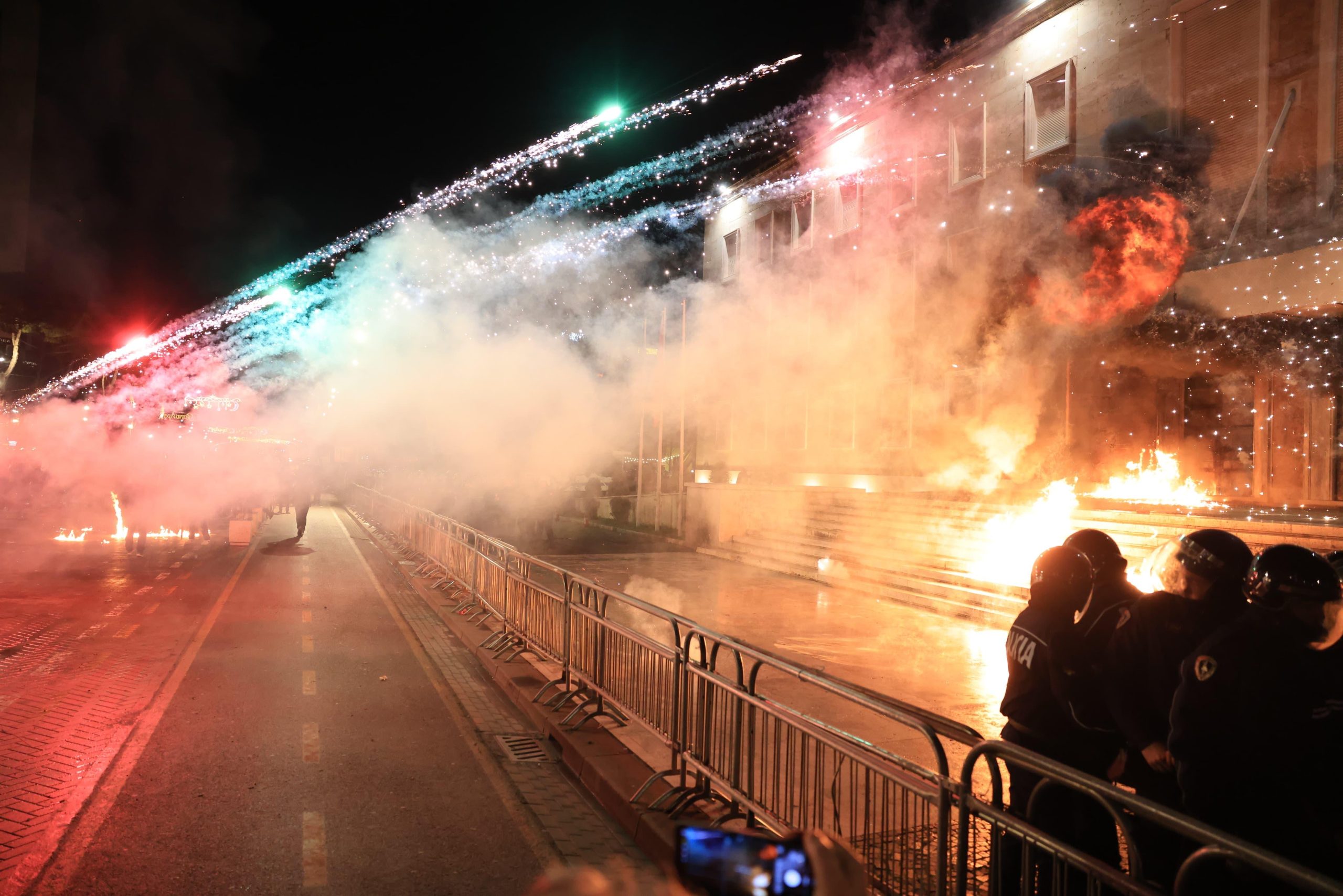 Koçiu: Apelojmë organizatorët e protestës, dhuna nuk është zgjidhje! Mbani larg të miturit