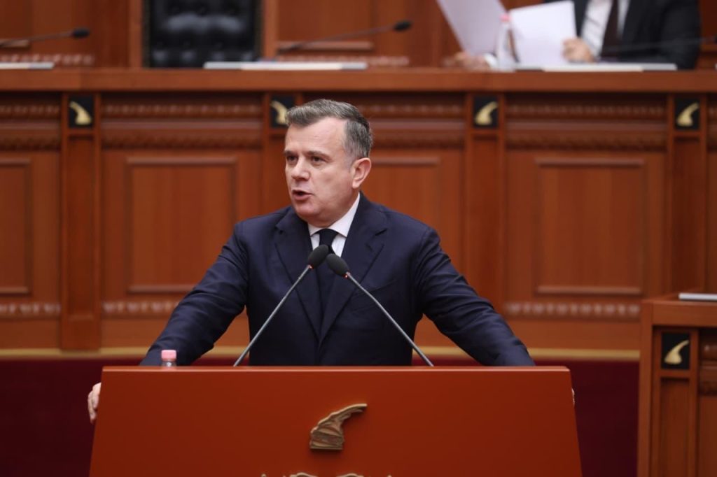 Balla ironizon PD-në: Vendosni deri në darkë nëse do të merrni pjesë në komision