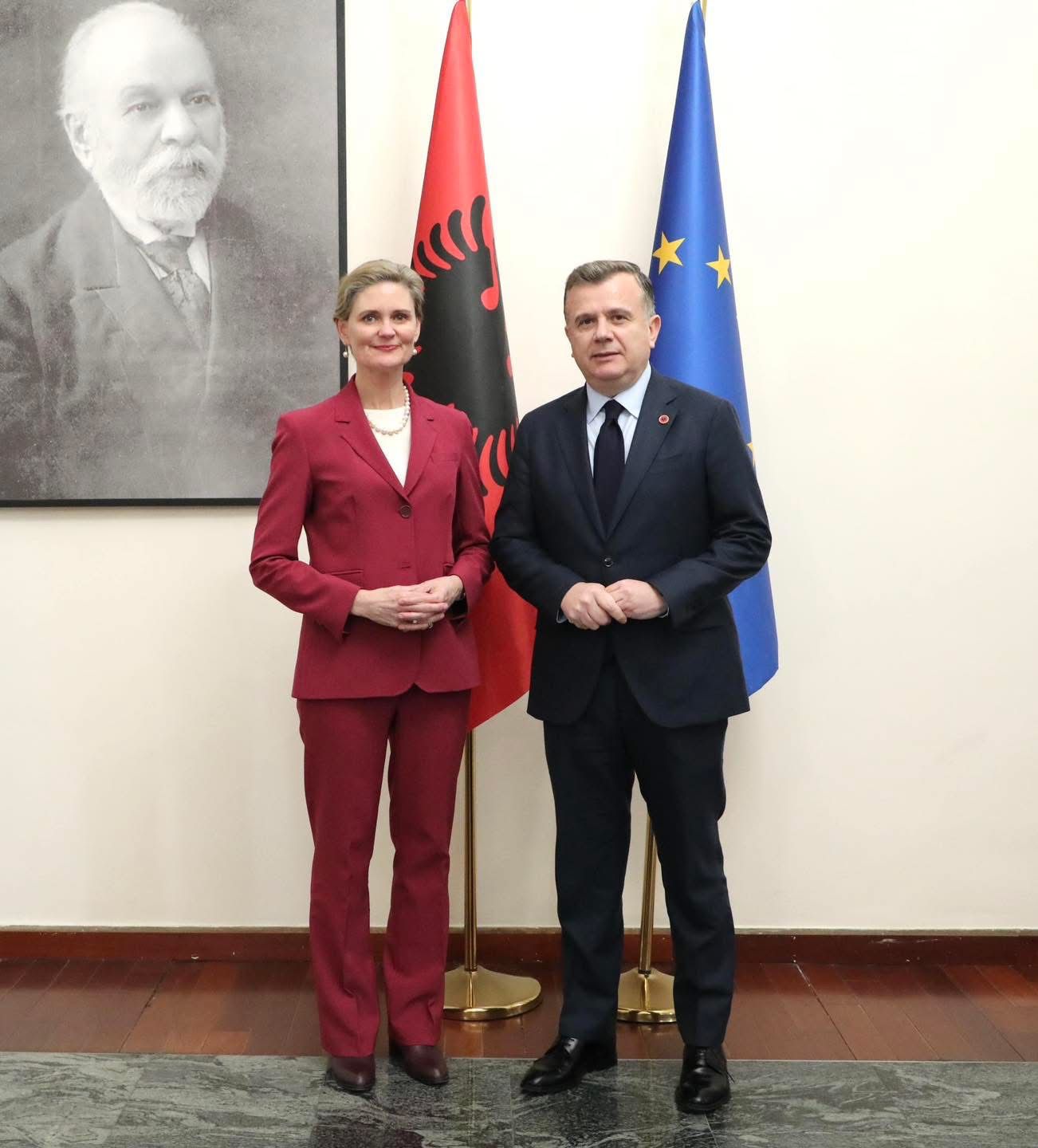 Balla takim me të Ngarkuarën me Punë të SHBA, Nancy VanHorn: Diskutojnë për Bordin e Paqes, Samitin e NATO-s dhe mekanizmin e shqyrtimit të investimeve