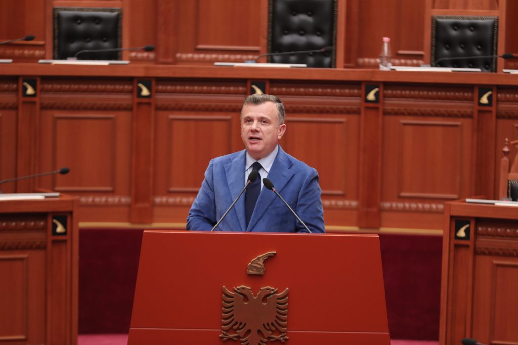 Balla: Berisha Ajatollahu i fundit në Evropë, sulmoi vilën e Enver Hoxhës! Vetëm ai ka mundur të futet brenda dhe të ngrohet te oxhaku i diktatorit