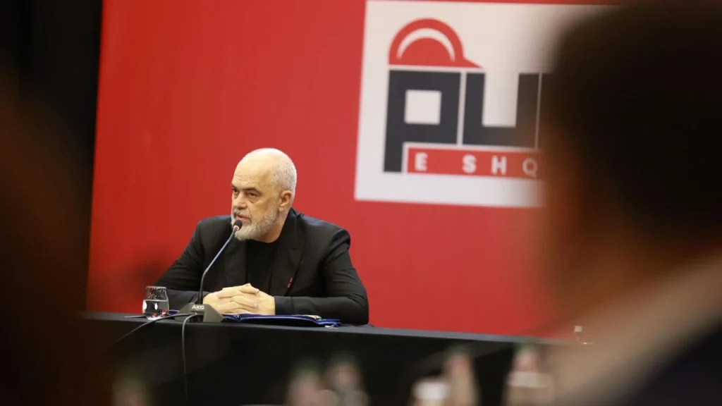 Rama ‘thumbon’ opozitën: Po na gjëmojnë nga pas! Kur ata ishin në pushtet, mbaje radhë për të paguar dritat!