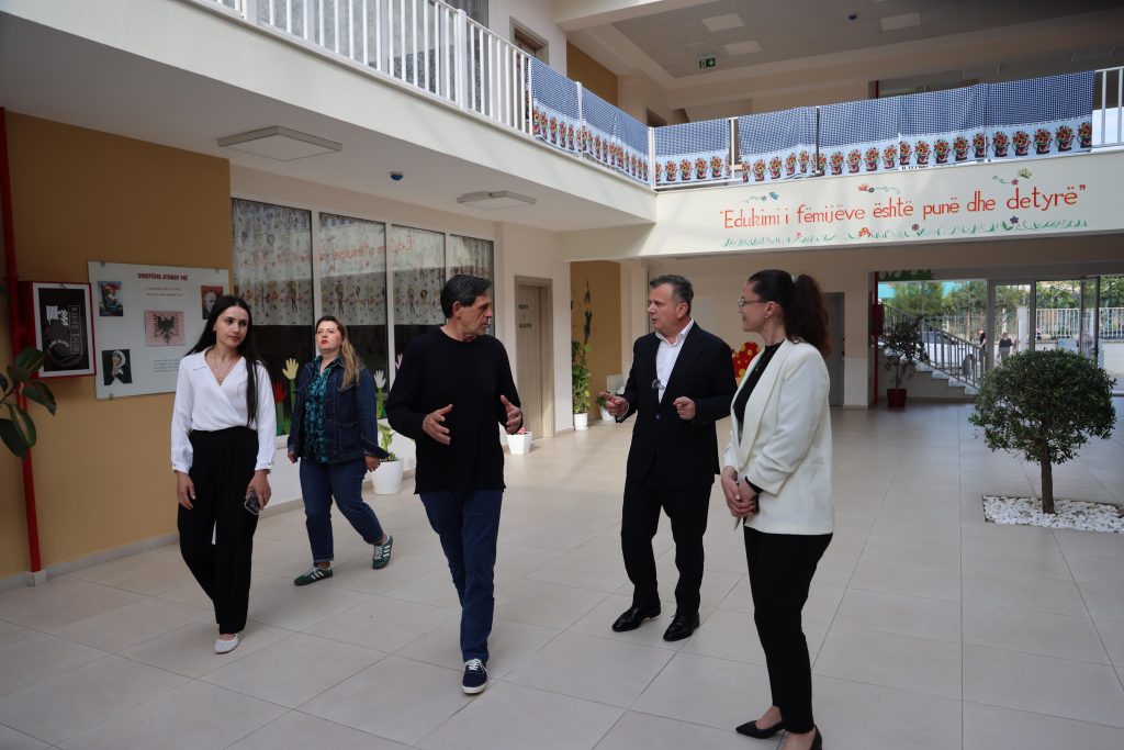 Kamëz/ Balla inspekton institucionet parashkollore: Standarde të larta në kujdesin dhe infrastrukturën për fëmijët