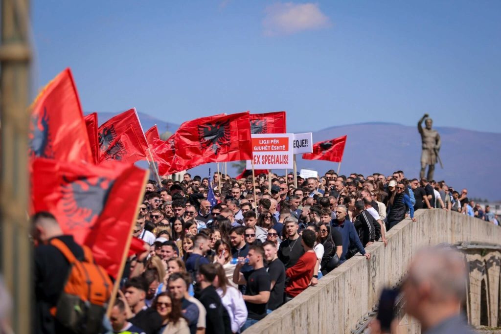 <strong>Shkup: Studentët shqiptarë paralajmërojnë protestë për provimin e jurisprudencës në gjuhën shqipe</strong>