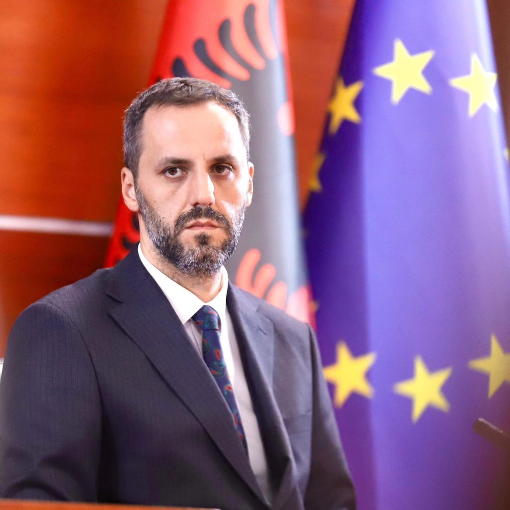 <strong>Lamallari: Zero tolerancë për policët që bashkëpunojnë me krimin</strong>