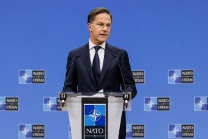 Rutte paralajmëron Moskën: NATO do të rrisë mbështetjen për Ukrainën