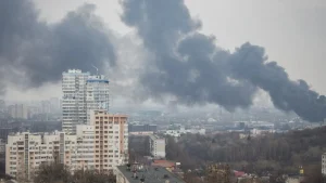 Kievi përballet me rekord alarmesh ajrore, Rusia shton sulmet me dronë reaktivë